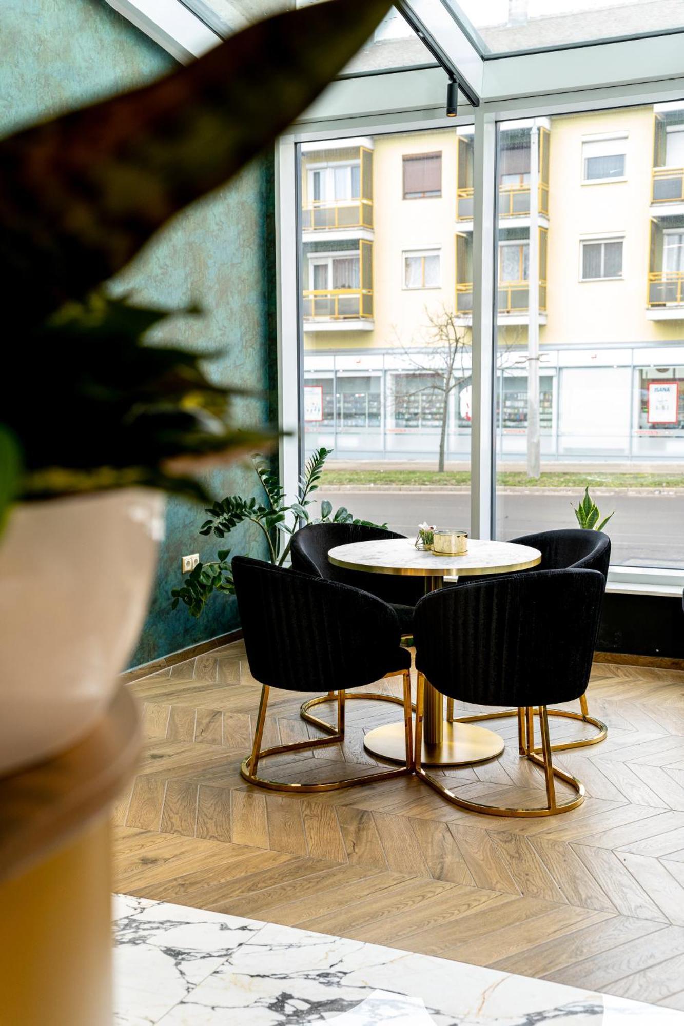 Hotel Szatmari & Etterem Jászberény Exteriér fotografie